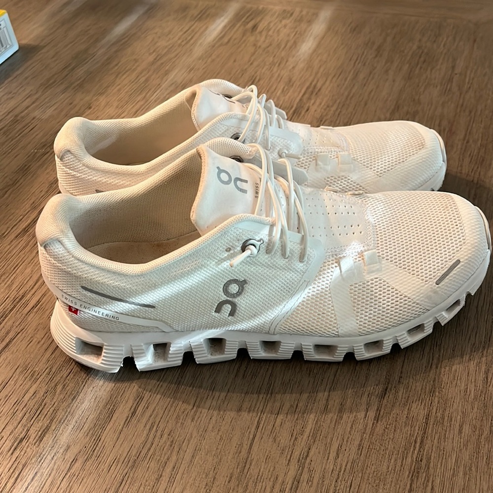White On Cloud running shoe size 7.5, gently worn
